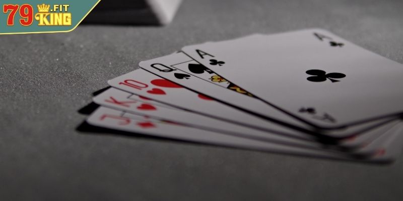 Hiểu Rõ Các Hand Bài Poker 79KING Chinh Phục Mọi Ván Đấu 3 Các hand bài Poker 79KING - Sảnh